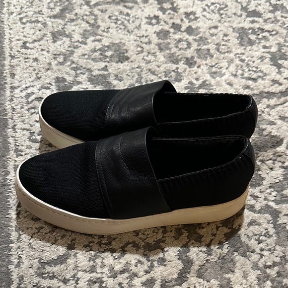 🖤Women’s Chunky Black Slip-On Shoes🖤 - Picture 2 of 9